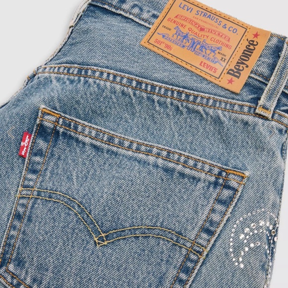 Beyonce Levi Blue Jeans with Embroidered Detail - Picture 4 of 4